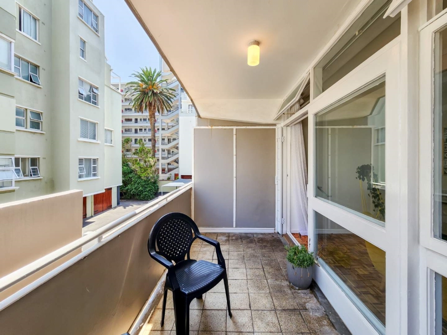 To Let 1 Bedroom Property for Rent in Sea Point Western Cape